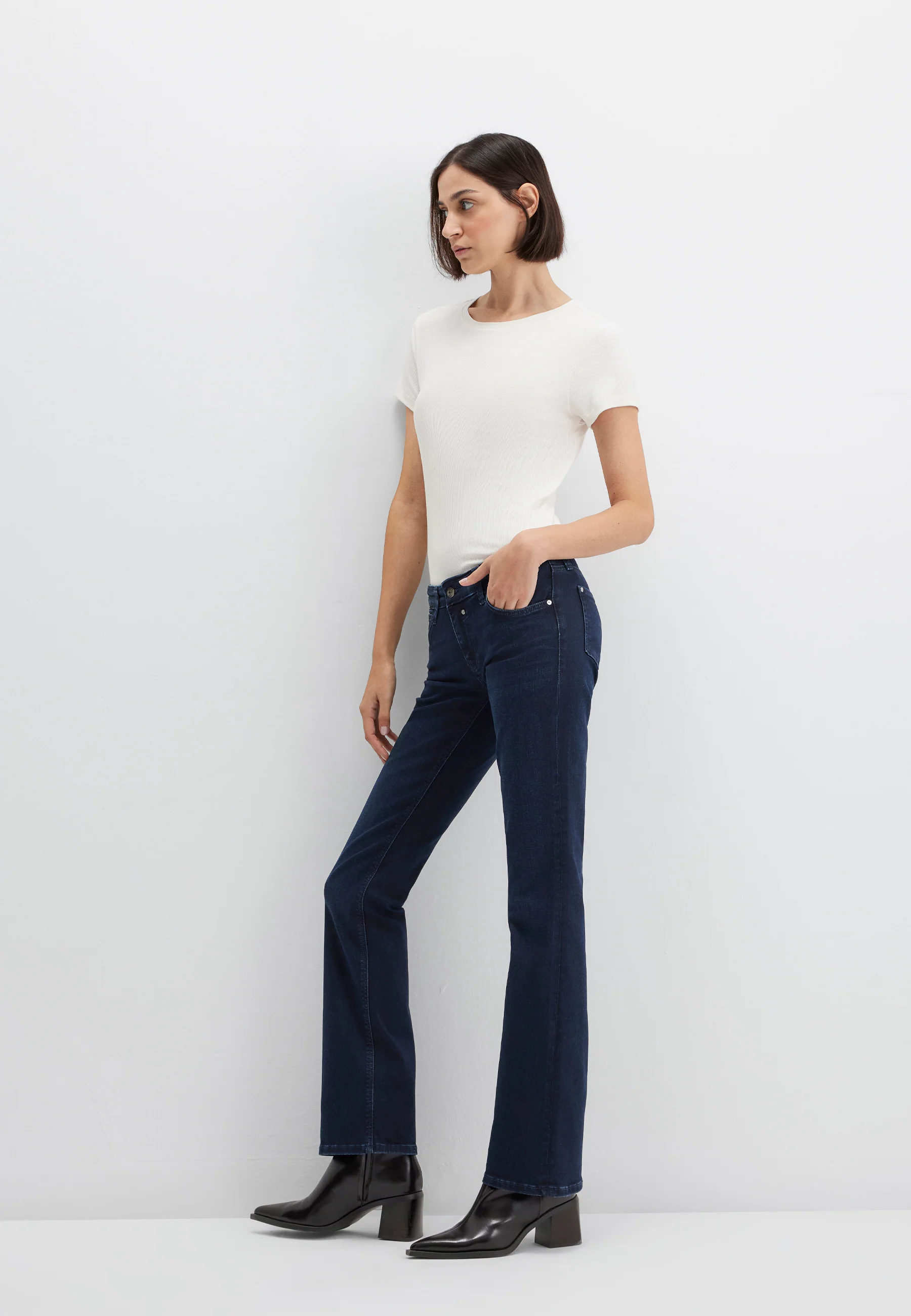 BELLA MID-RISE | Mid-Rise, Bootcut - Image 3