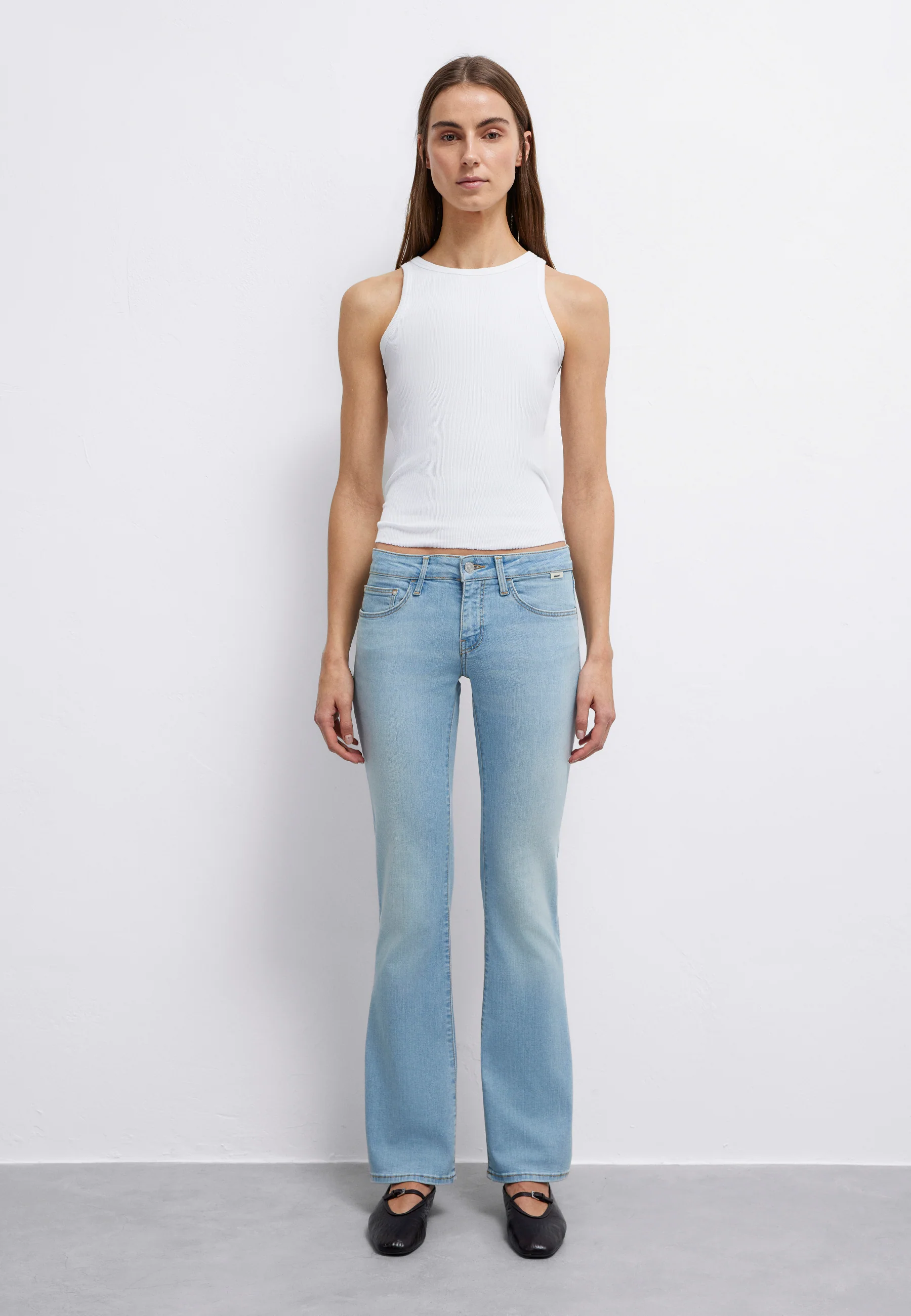 BELLA MID-RISE | Mid-Rise, Slim Bootcut - Image 4
