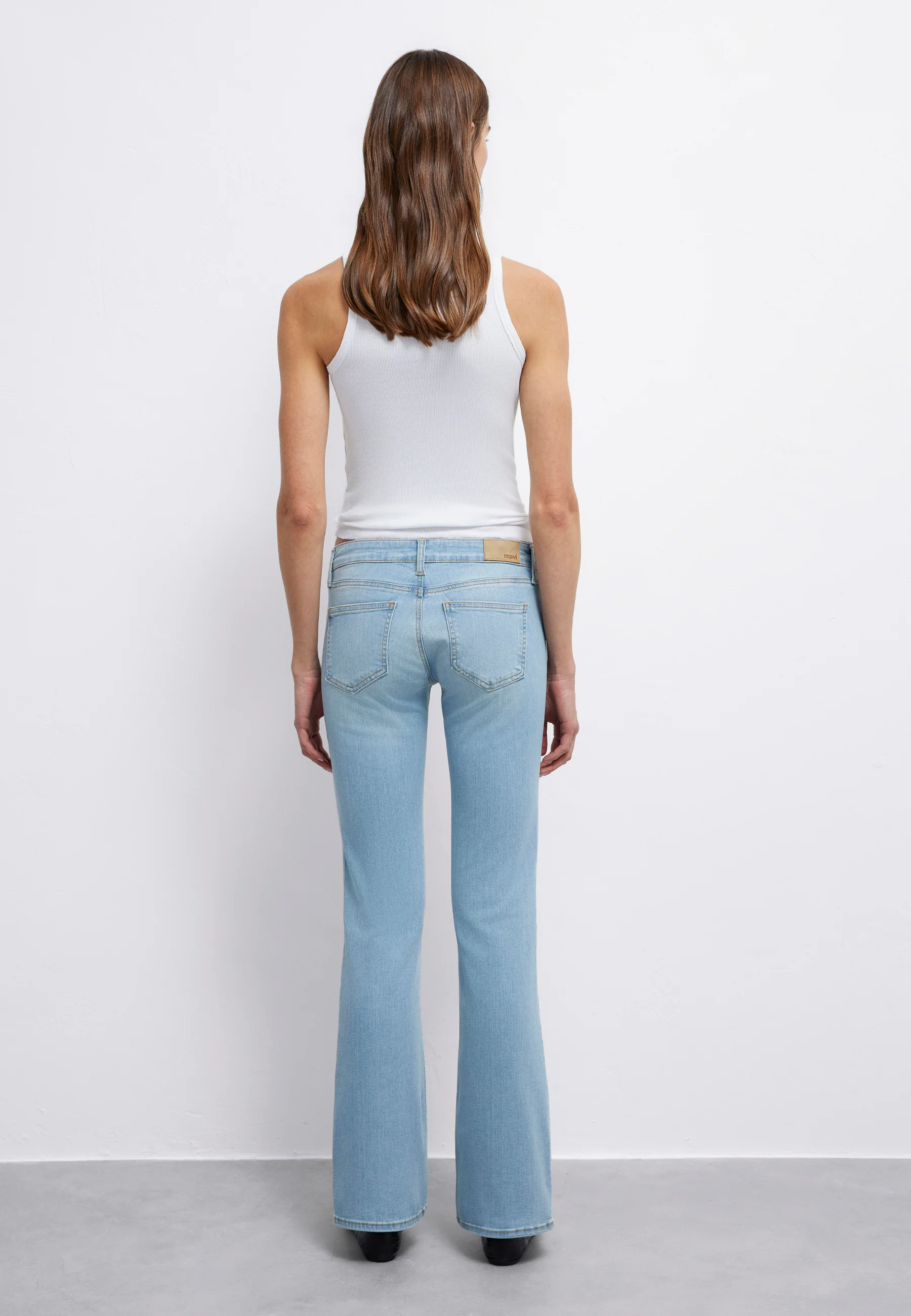 BELLA MID-RISE | Mid-Rise, Slim Bootcut - Image 5