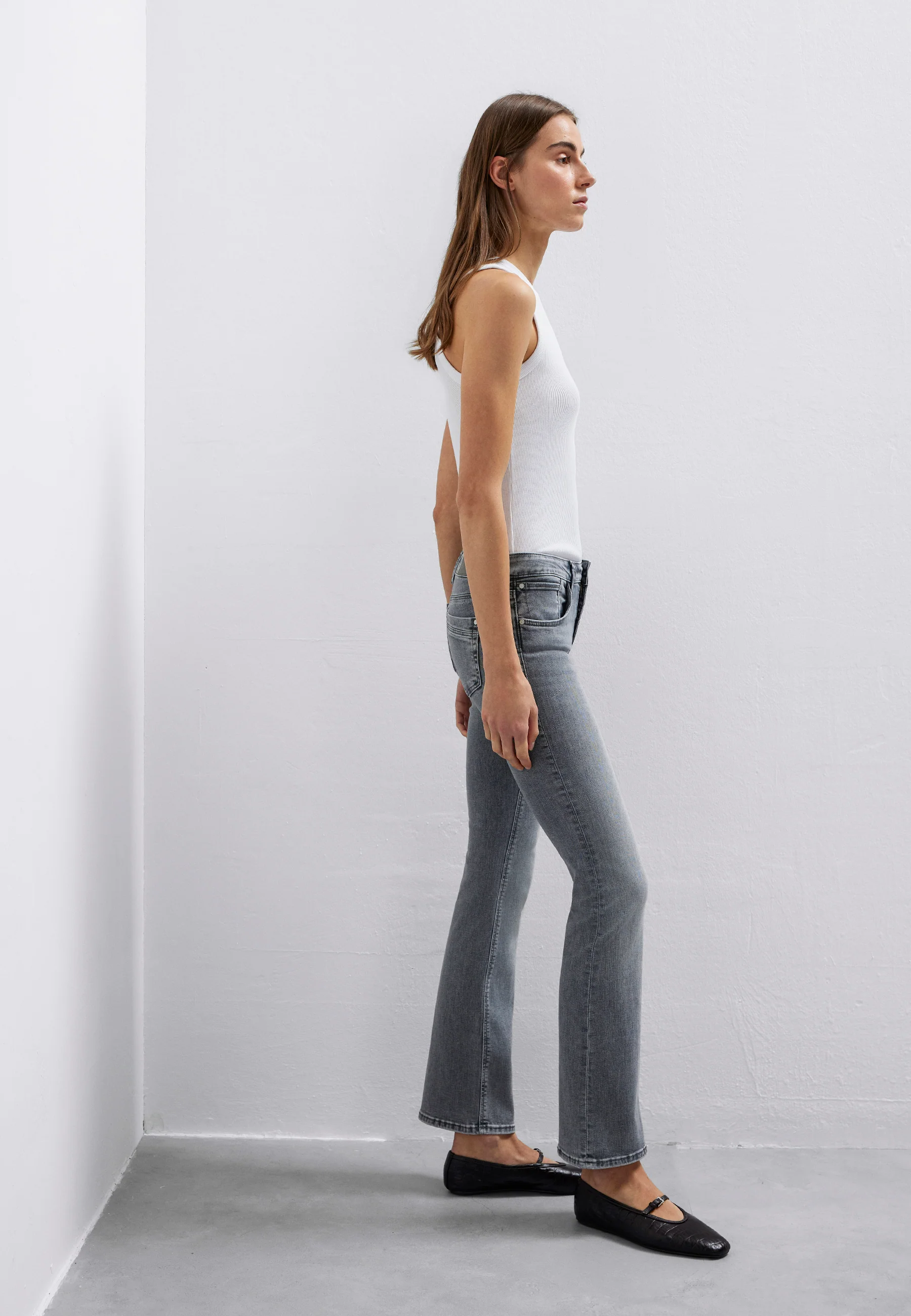 BELLA MID-RISE | Mid-Rise, Slim Bootcut - Image 3