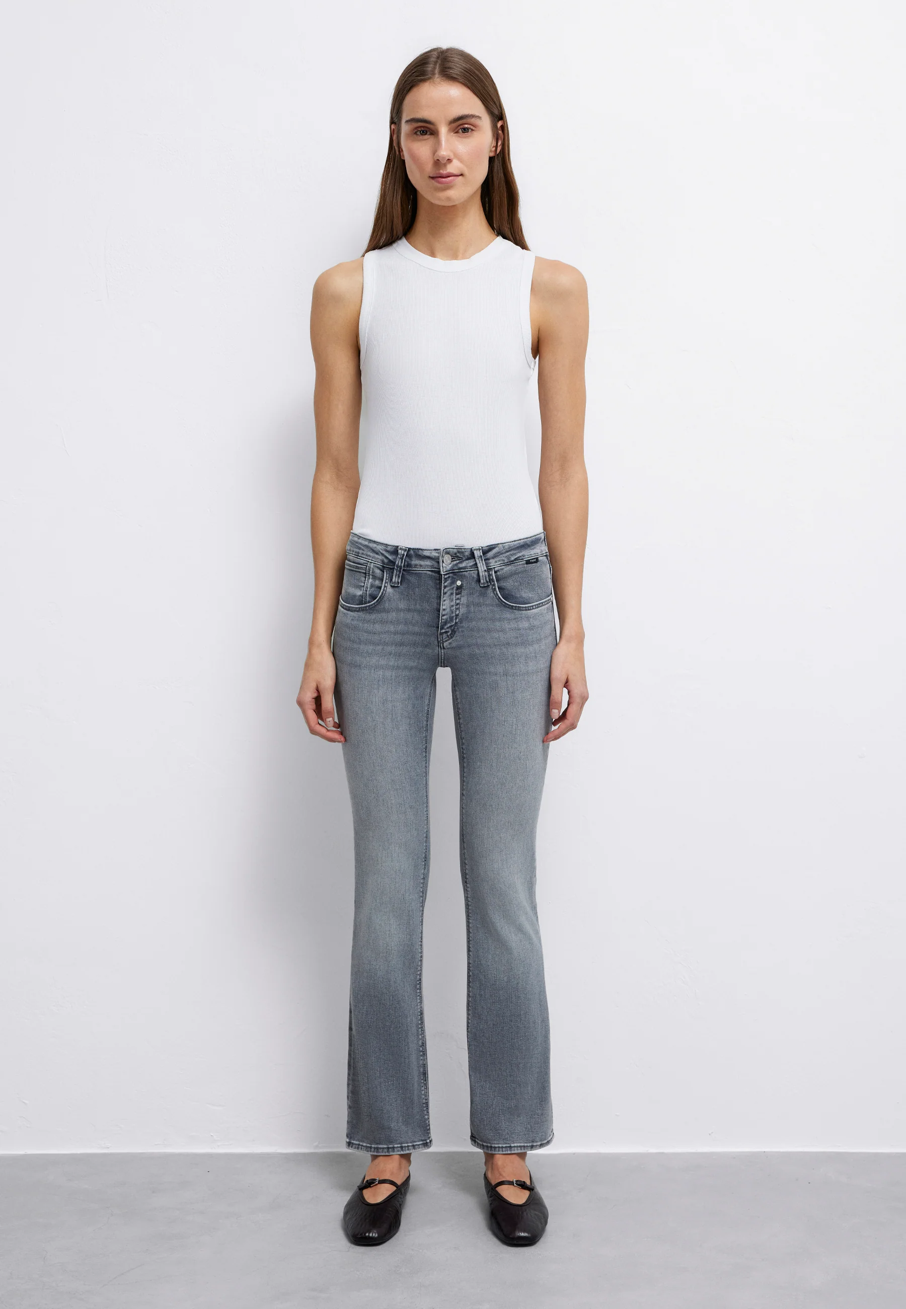 BELLA MID-RISE | Mid-Rise, Slim Bootcut - Image 4