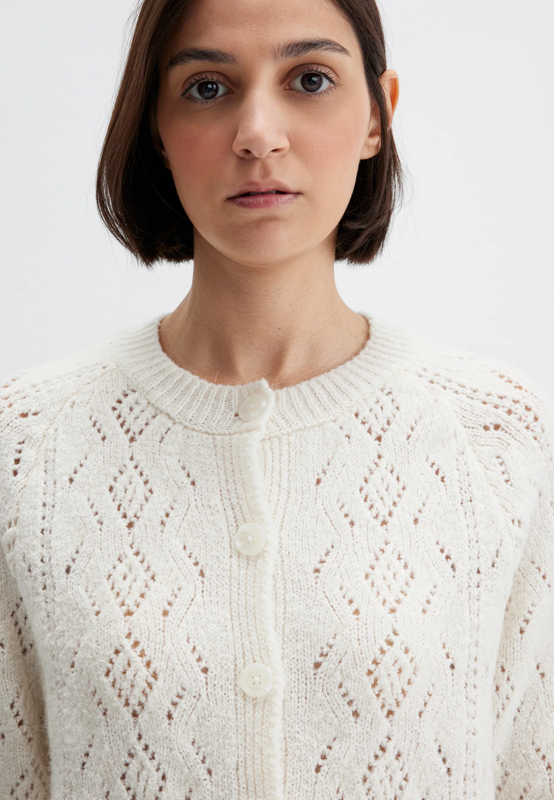 BUTTON SHORT CARDIGAN | Strickcardigan - Image 6