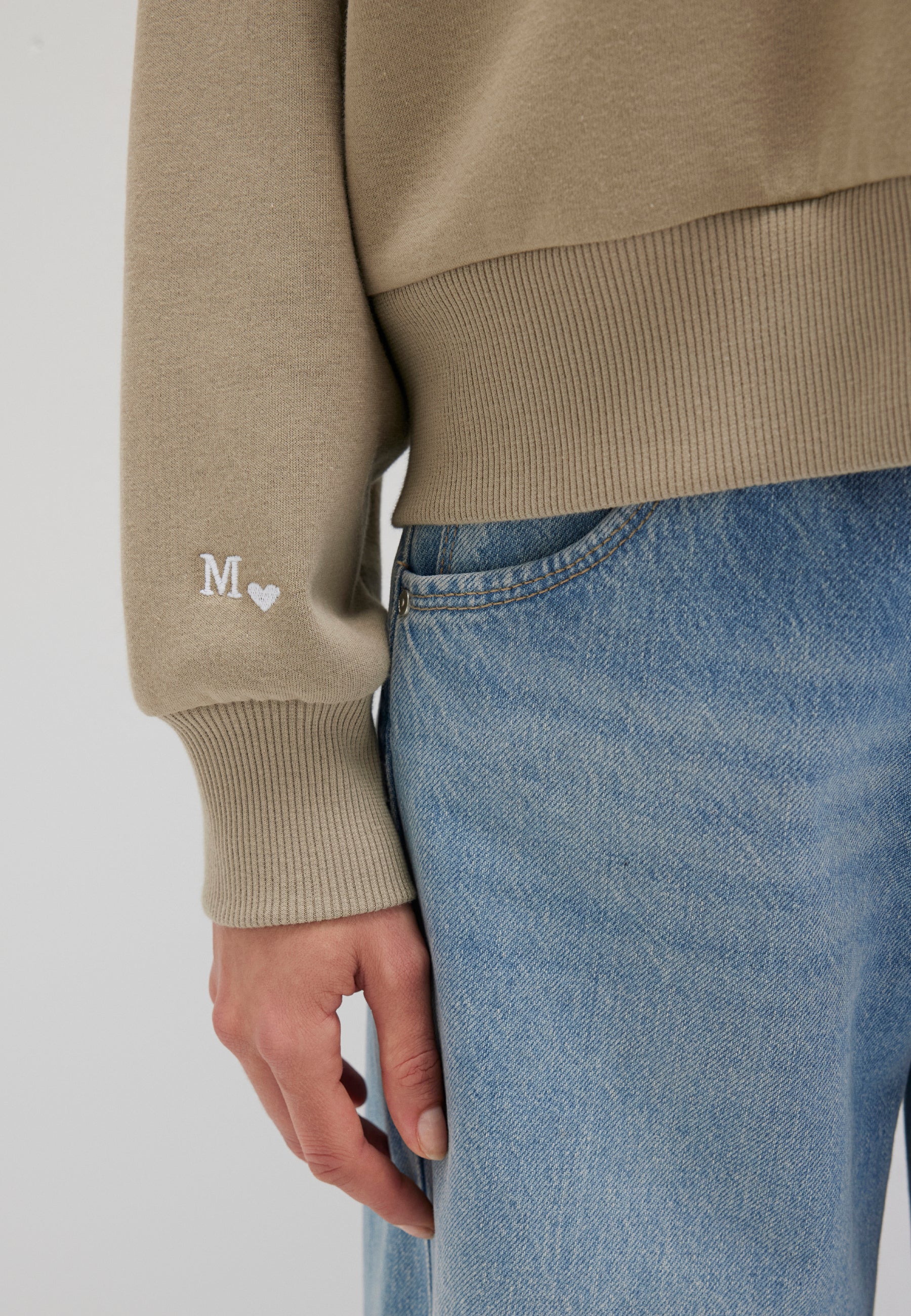 CREW NECK SWEATSHIRT | Sweatshirt mit kleiner Stickerei - Image 7