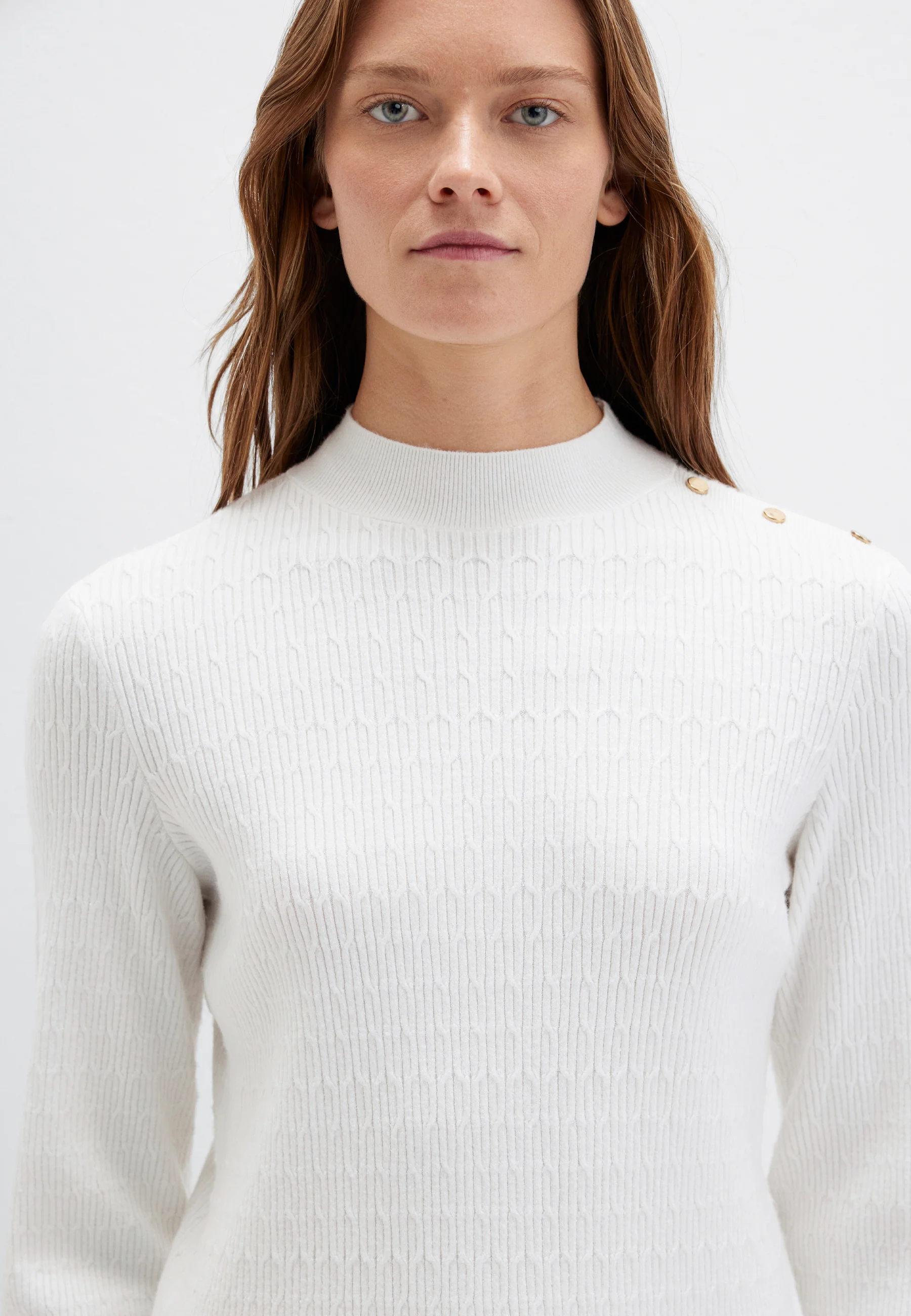 HIGH COLLAR SWEATER | Pullover mit Zopfmuster - Image 6