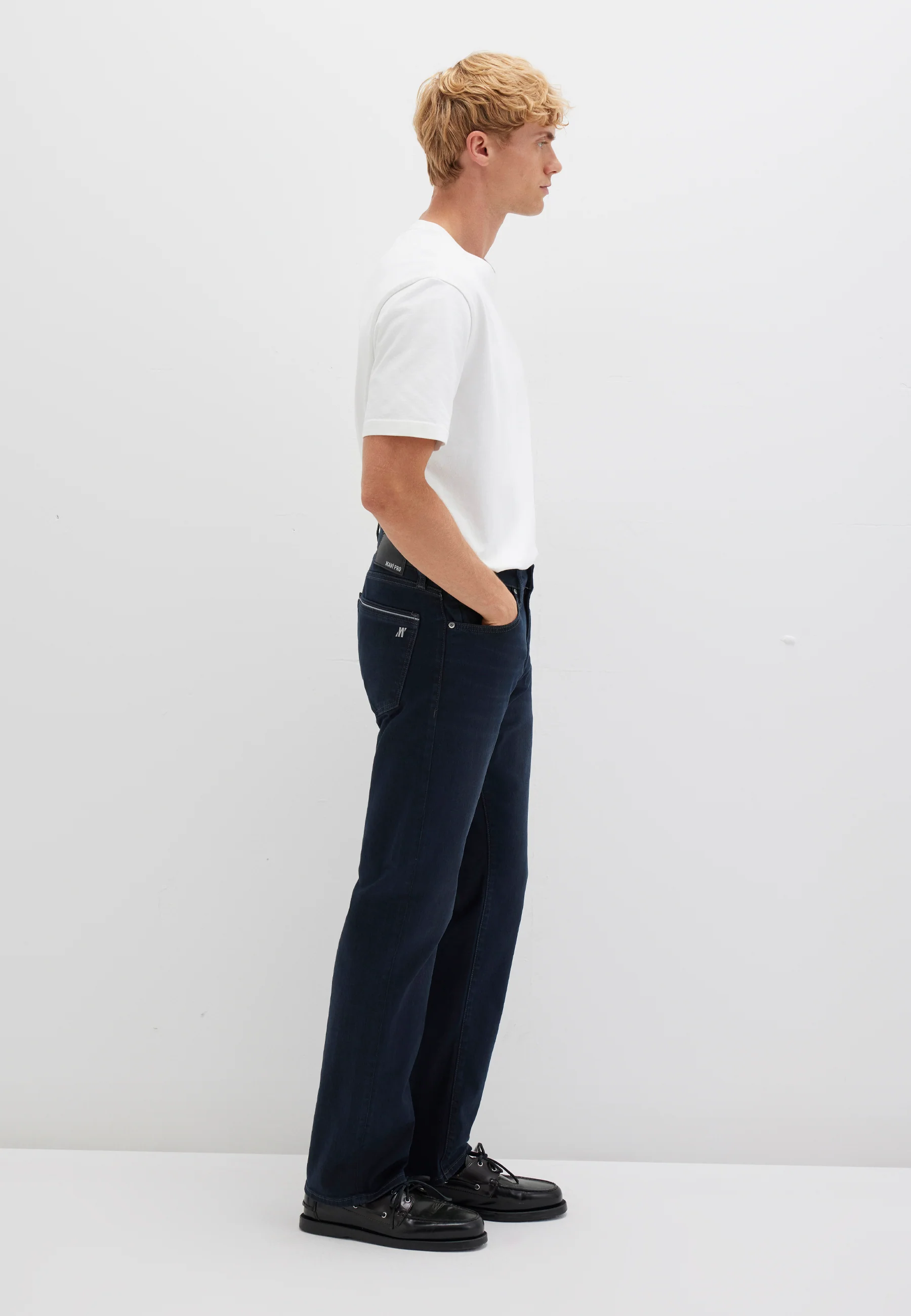 HUNTER | Mid Rise, Regular Straight - Image 3