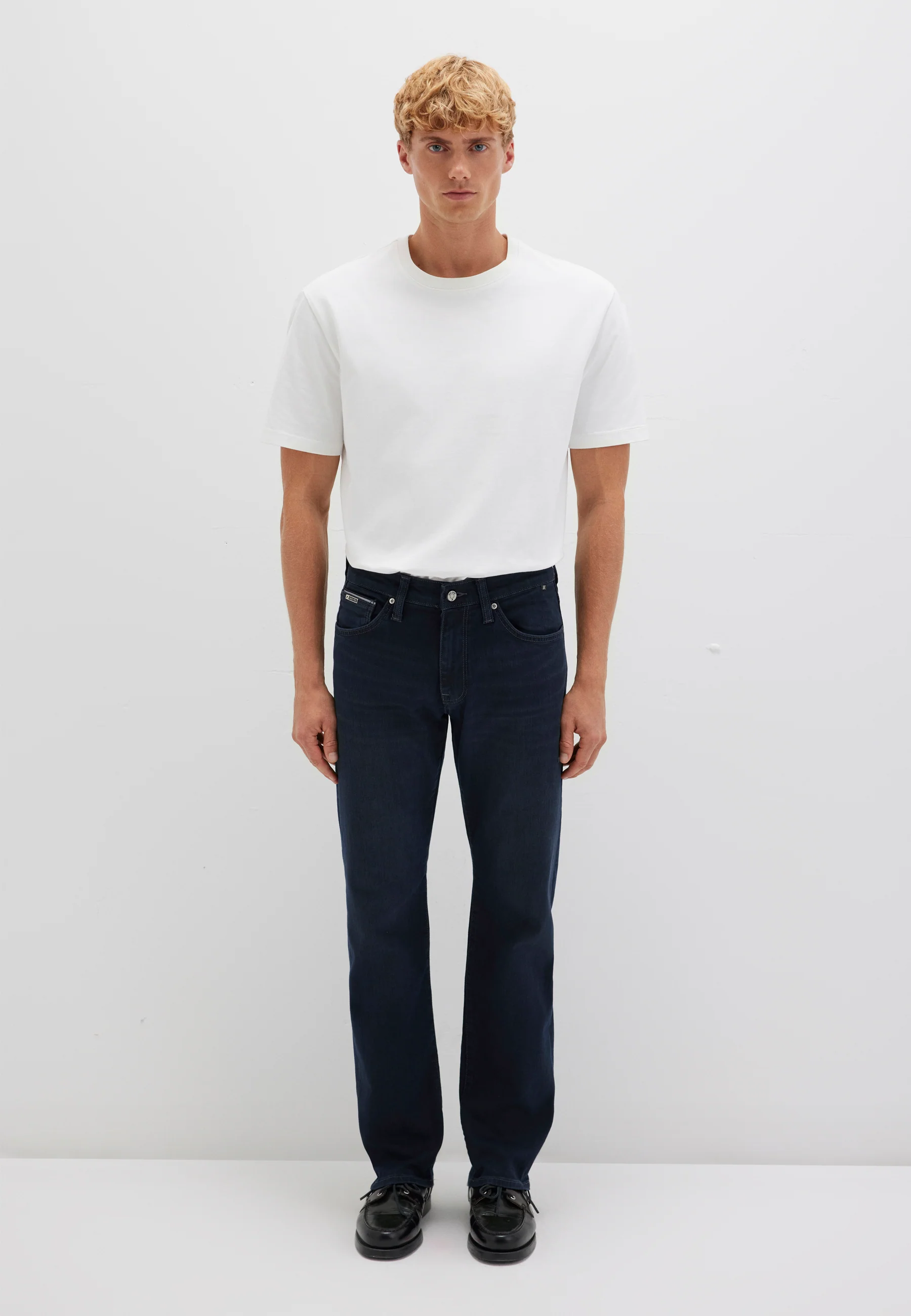 HUNTER | Mid Rise, Regular Straight - Image 4