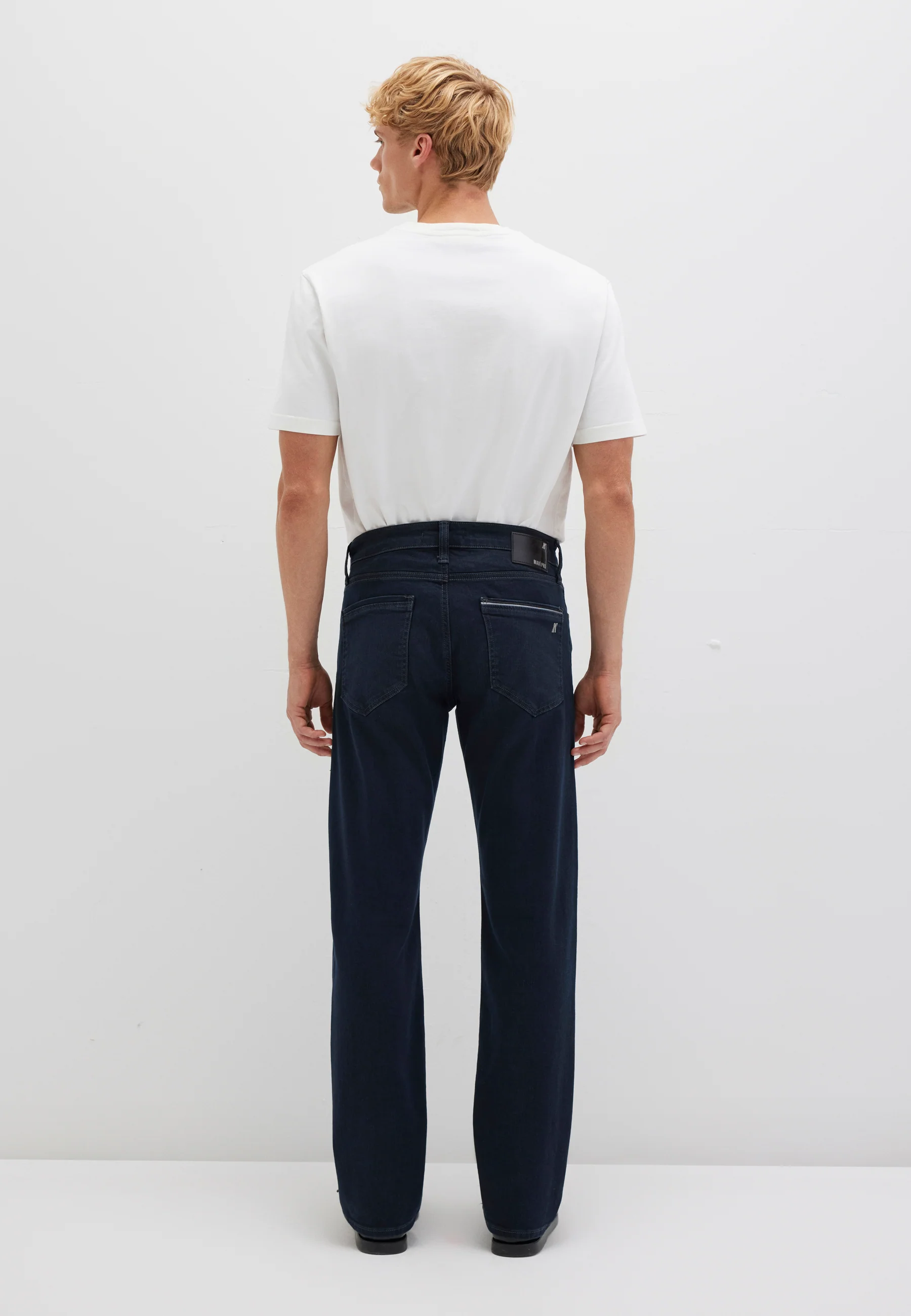 HUNTER | Mid Rise, Regular Straight - Image 5