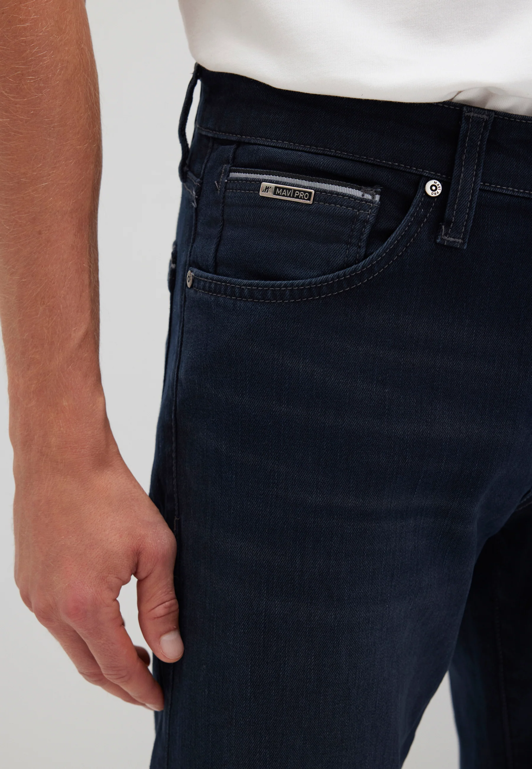 HUNTER | Mid Rise, Regular Straight - Image 6