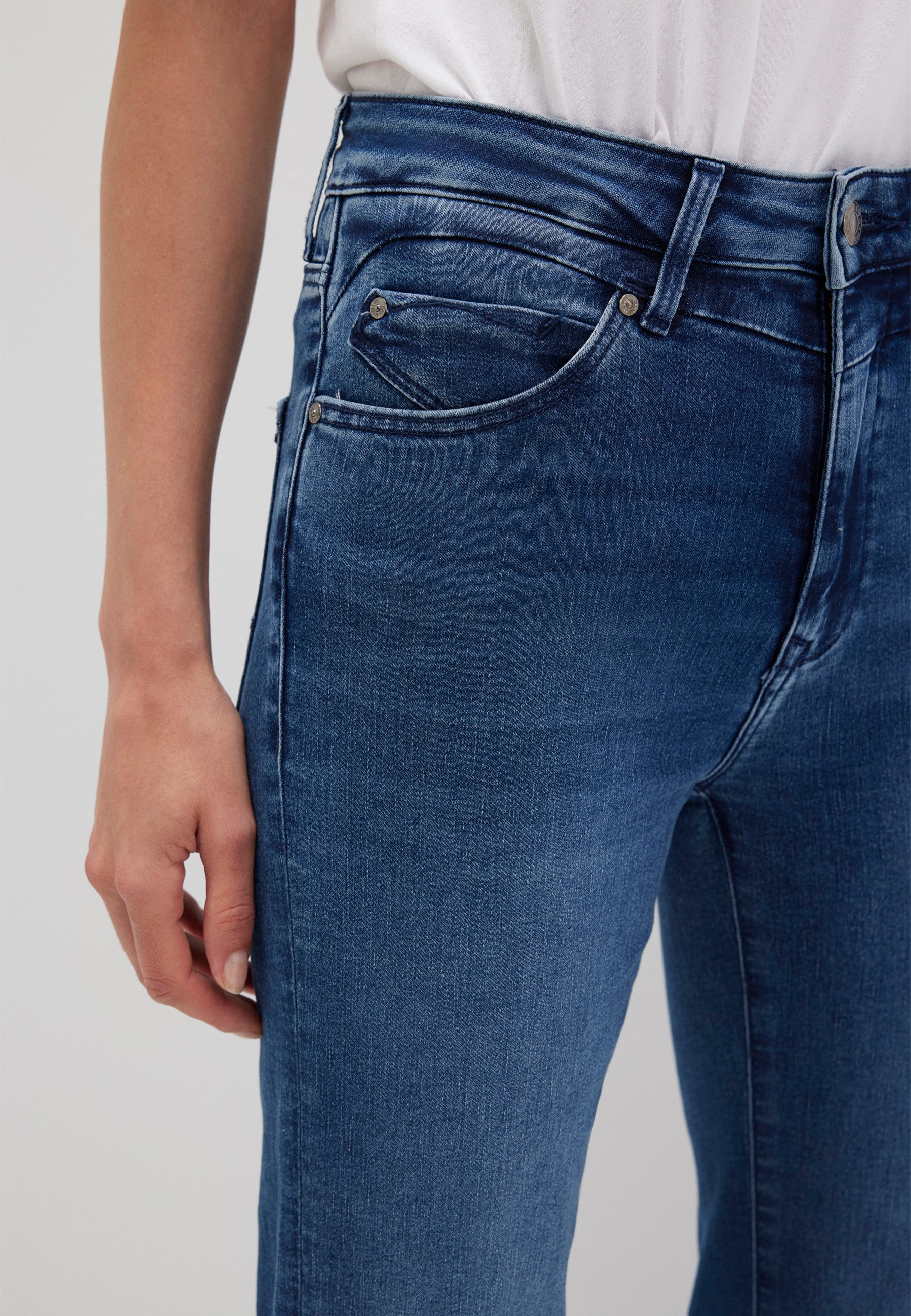 KENDRA | Mid-Rise, Straight Leg - Image 6