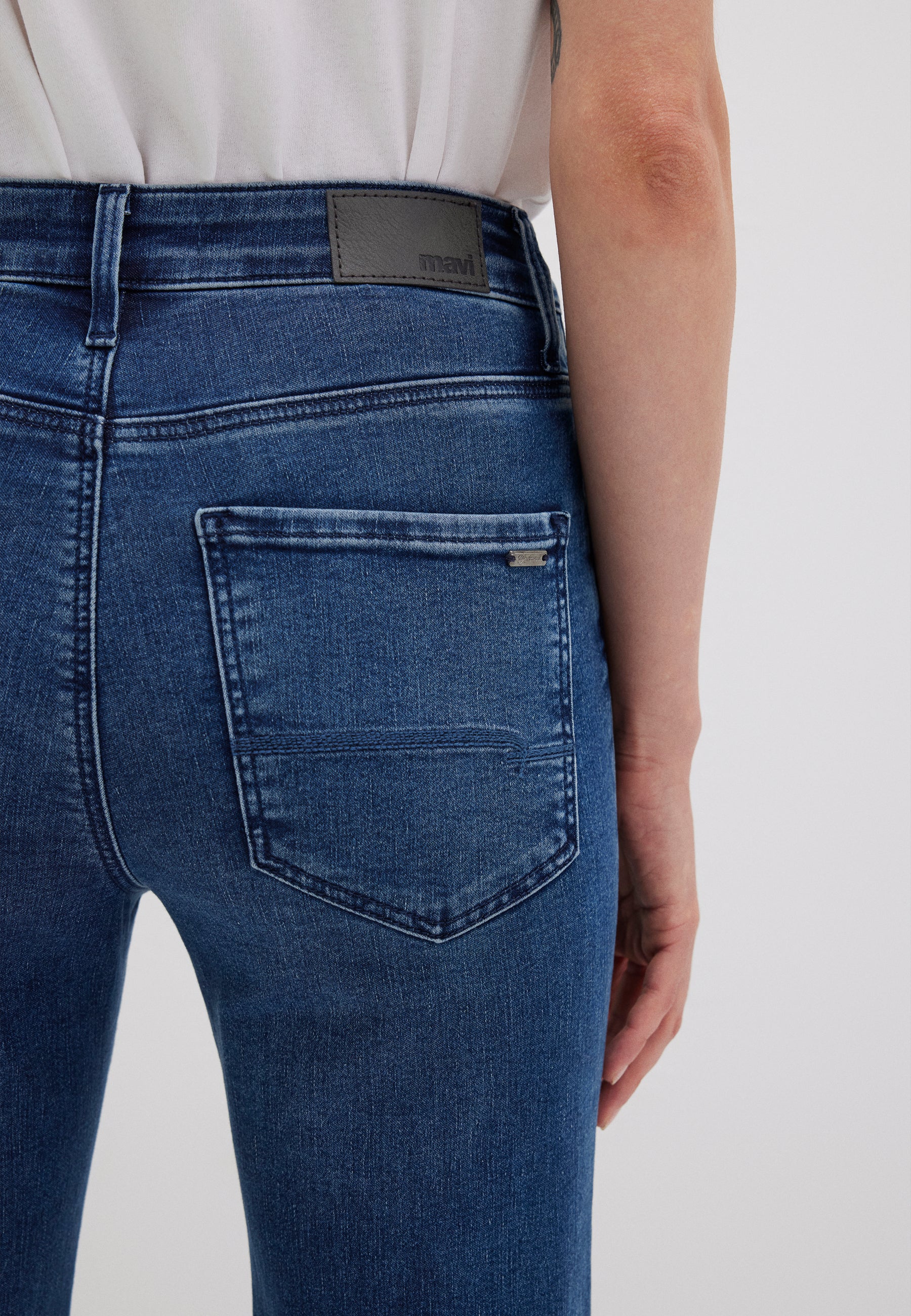 KENDRA | Mid-Rise, Straight Leg - Image 7
