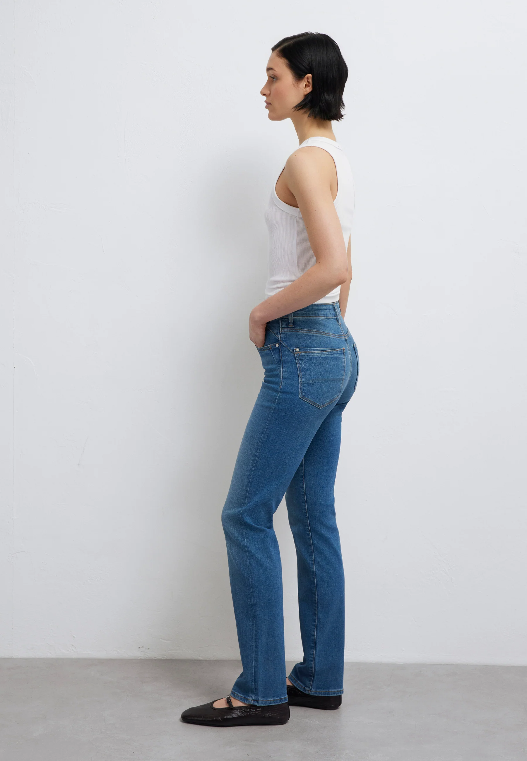 KENDRA | Mid-Rise, Straight Leg - Image 3