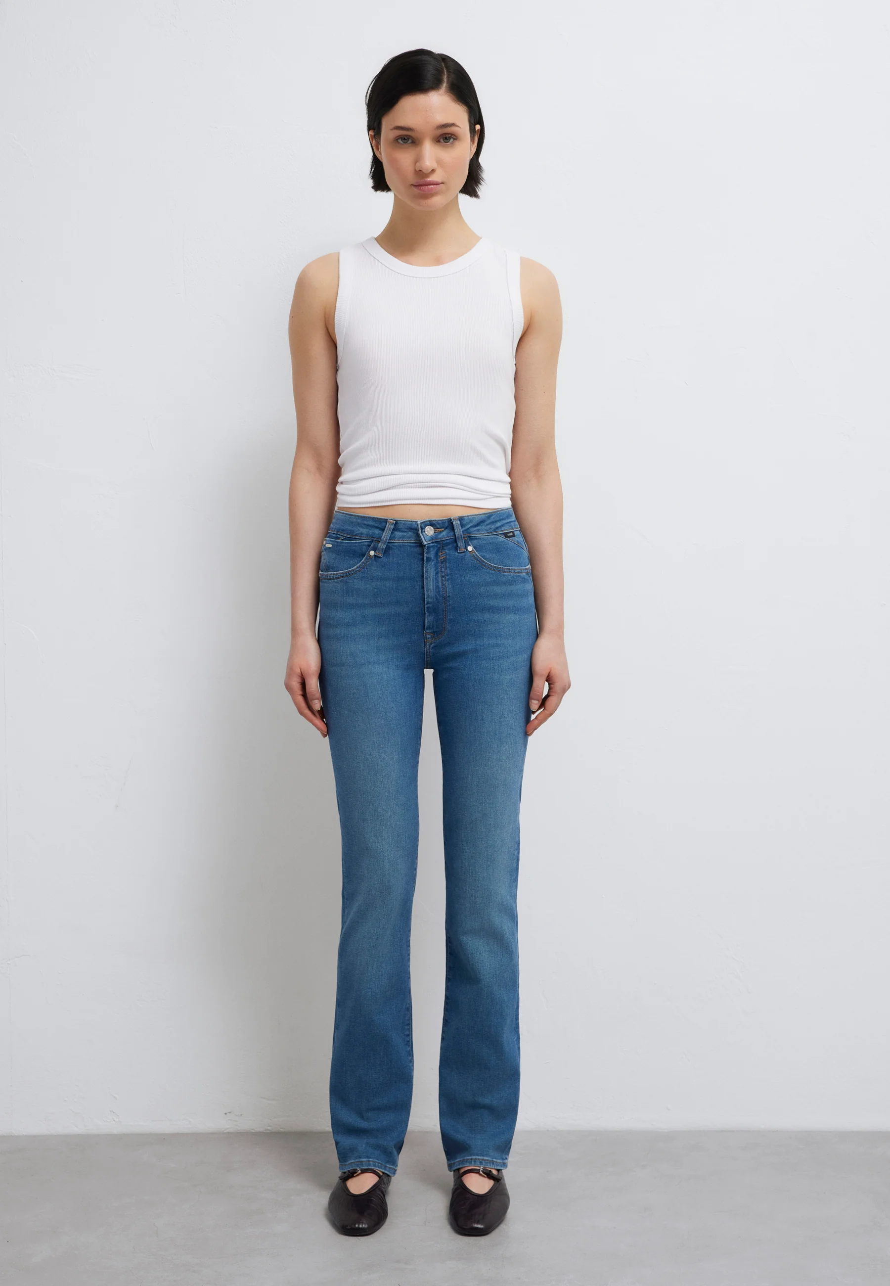 KENDRA | Mid-Rise, Straight Leg - Image 4