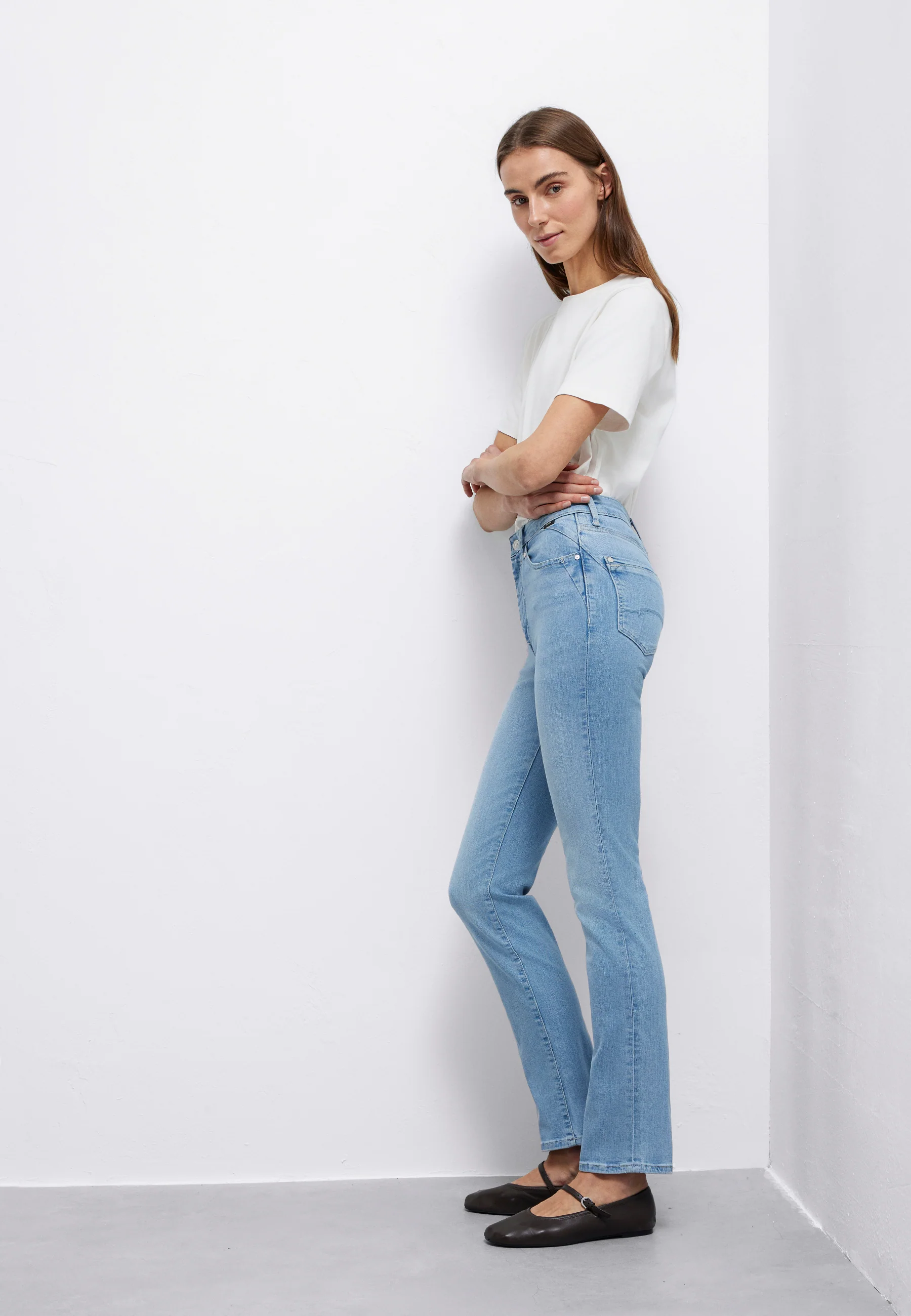 KENDRA | Mid-Rise, Straight Leg - Image 3