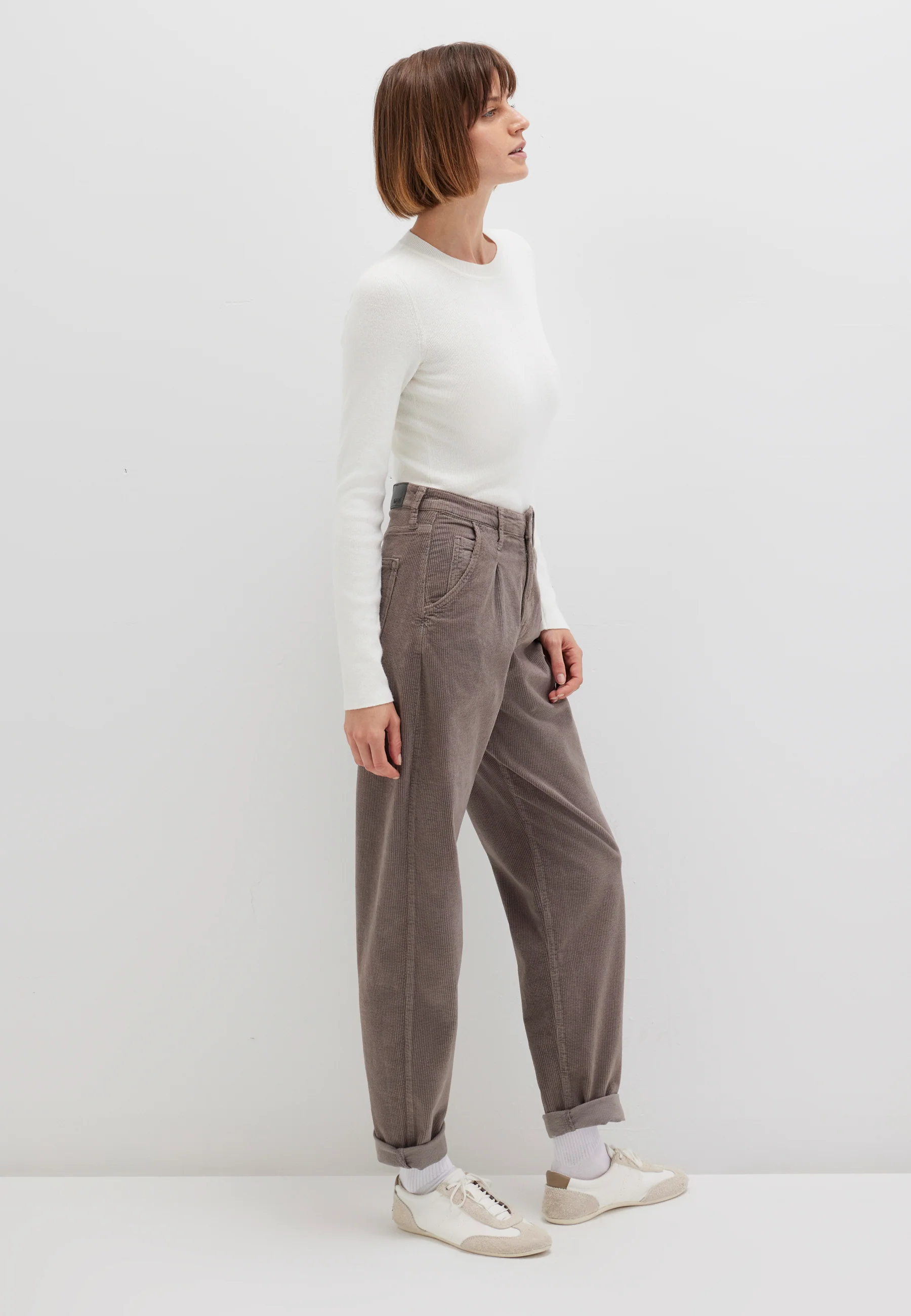 LAURA | High-Rise, Pleated Baggy Jeans - Image 3