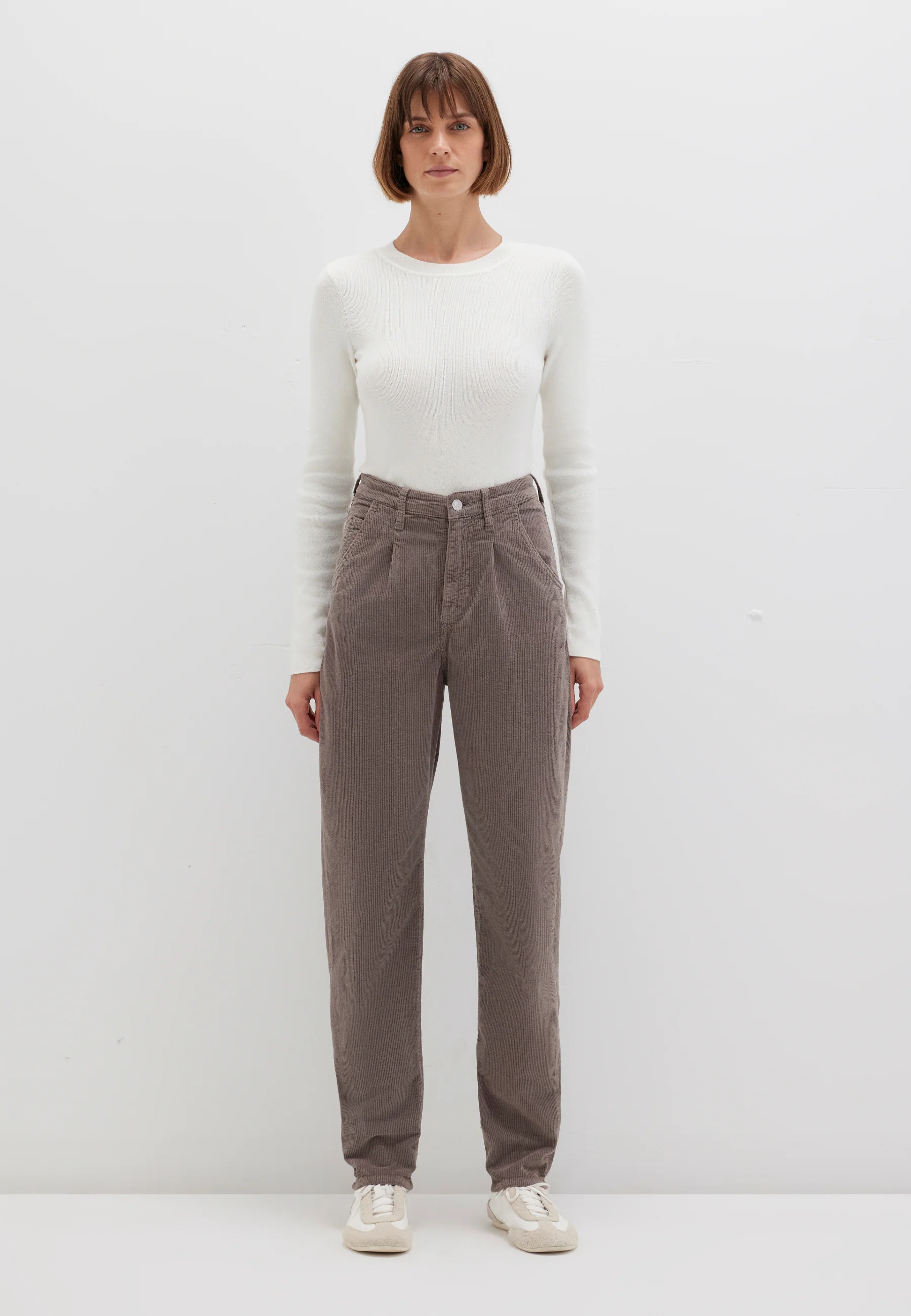 LAURA | High-Rise, Pleated Baggy Jeans - Image 4