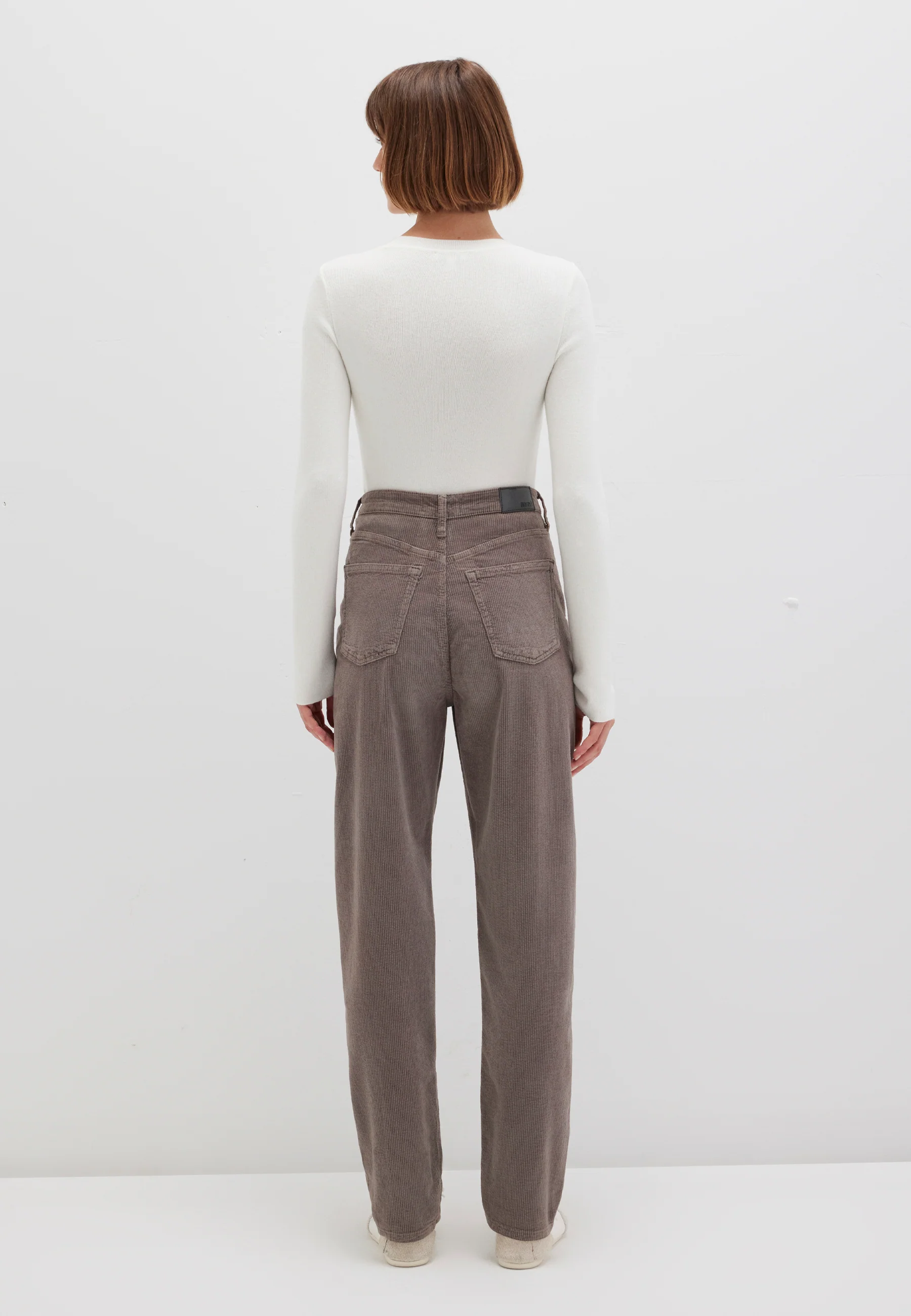 LAURA | High-Rise, Pleated Baggy Jeans - Image 5