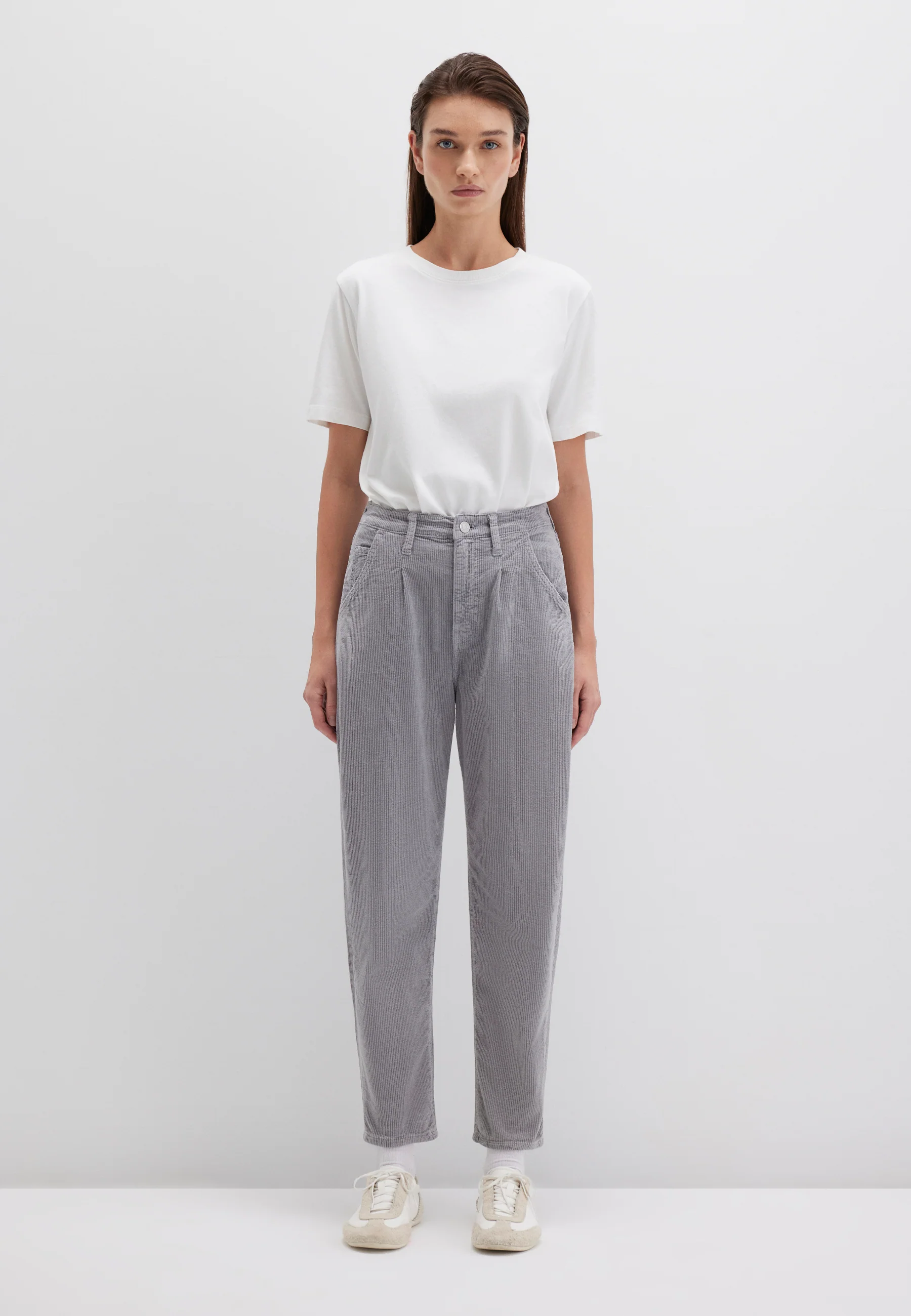 LAURA | High-Rise, Pleated Baggy Jeans - Image 4