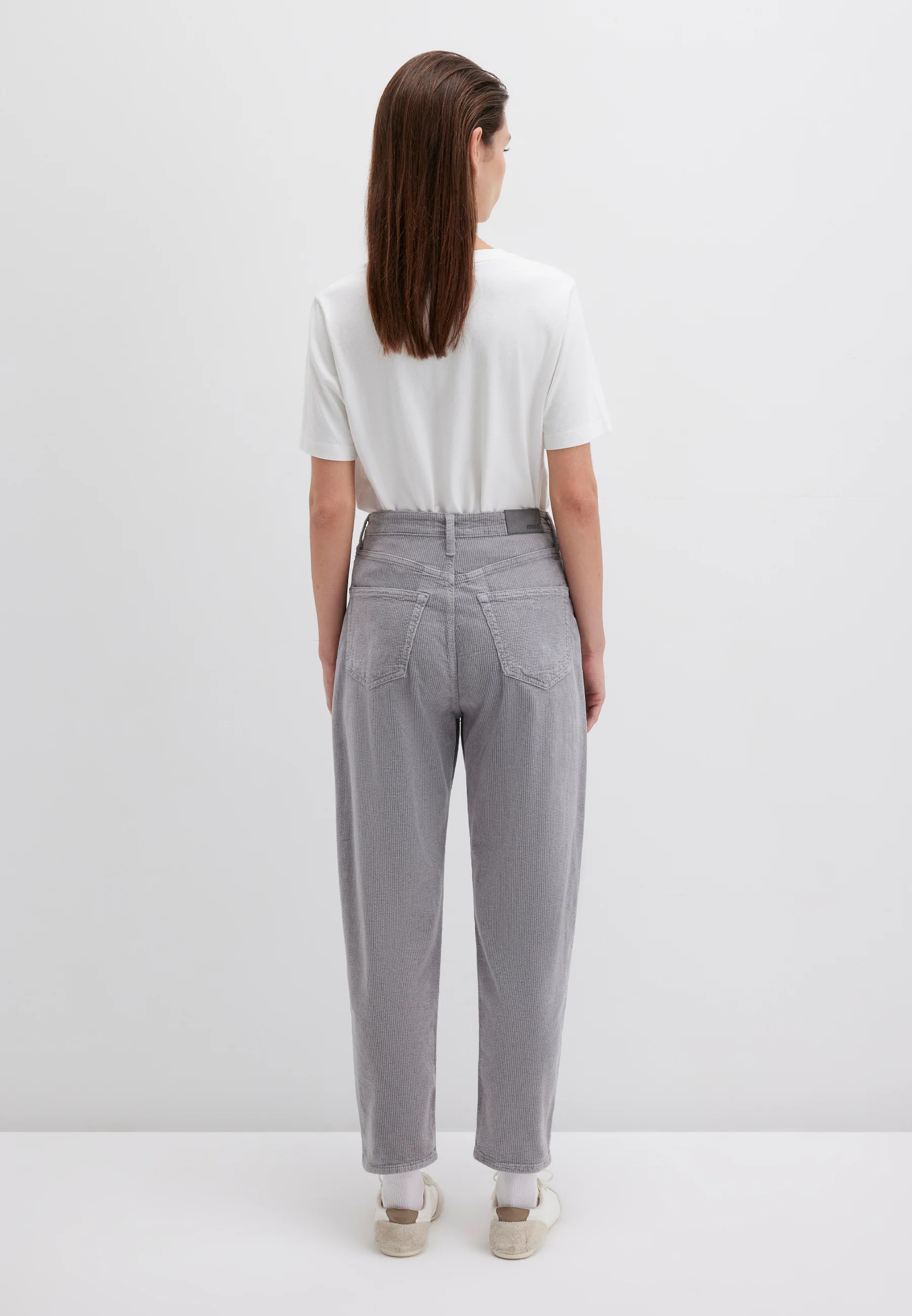 LAURA | High-Rise, Pleated Baggy Jeans - Image 5