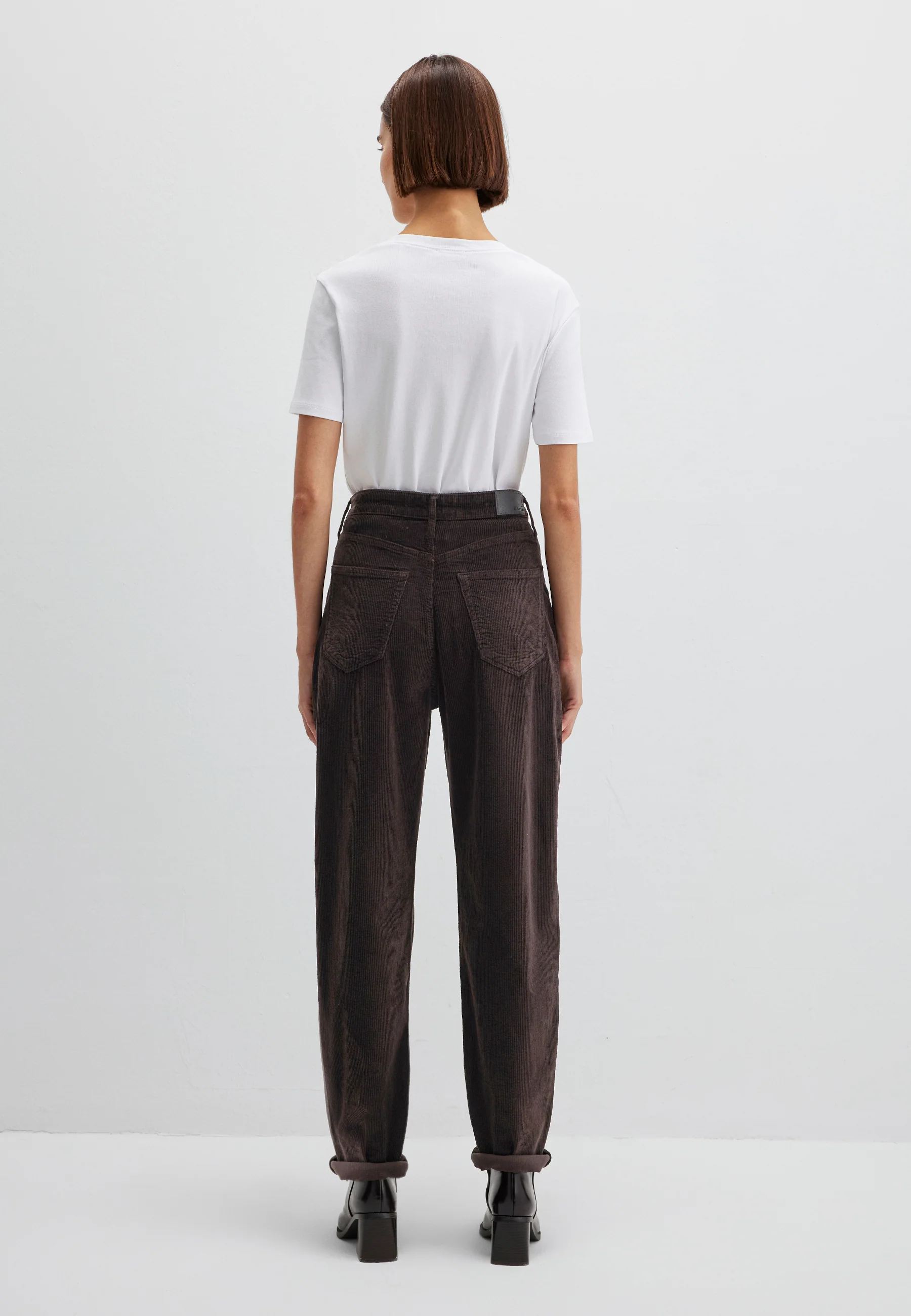 LAURA | High-Rise, Pleated Baggy Jeans - Image 5