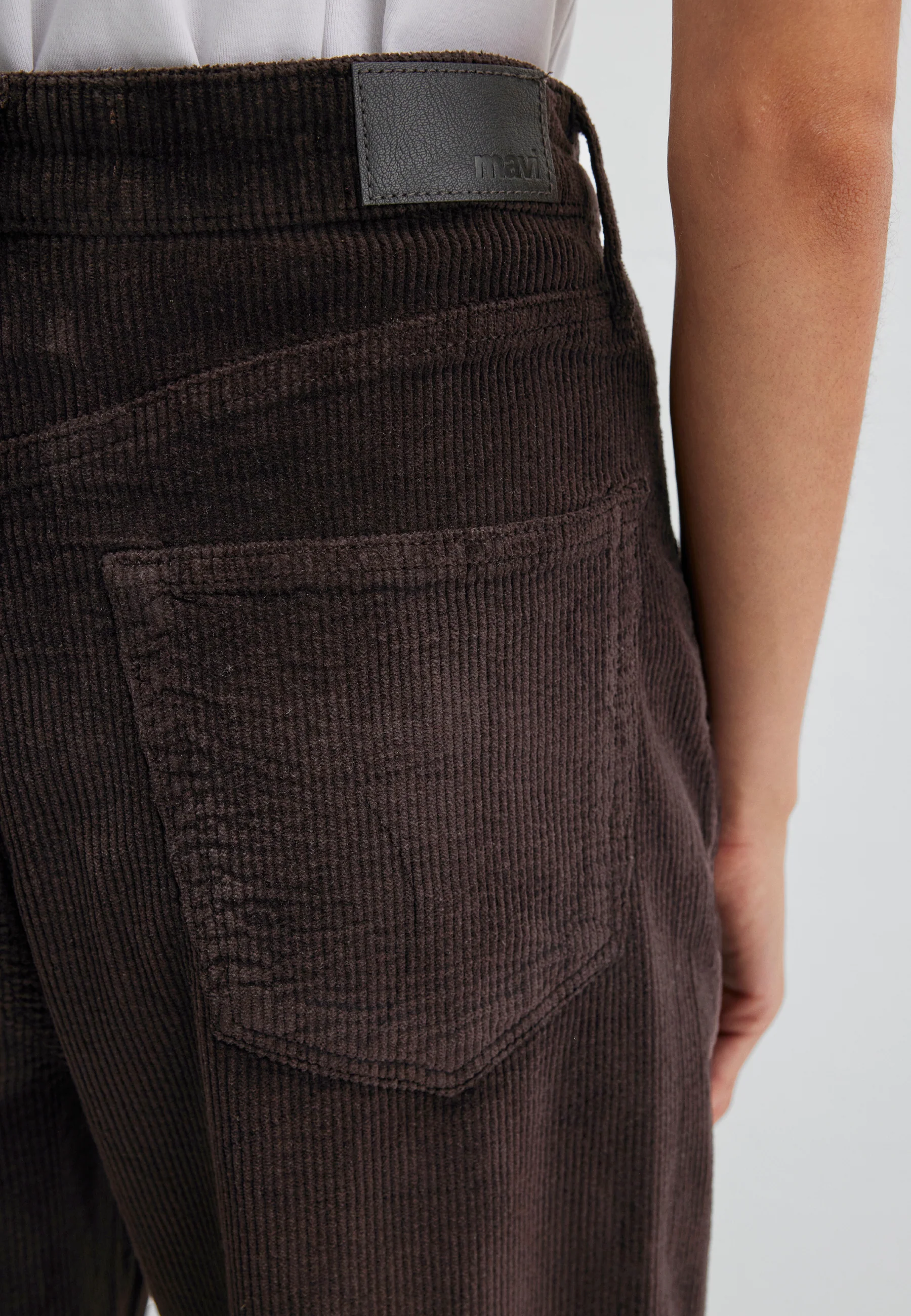 LAURA | High-Rise, Pleated Baggy Jeans - Image 7