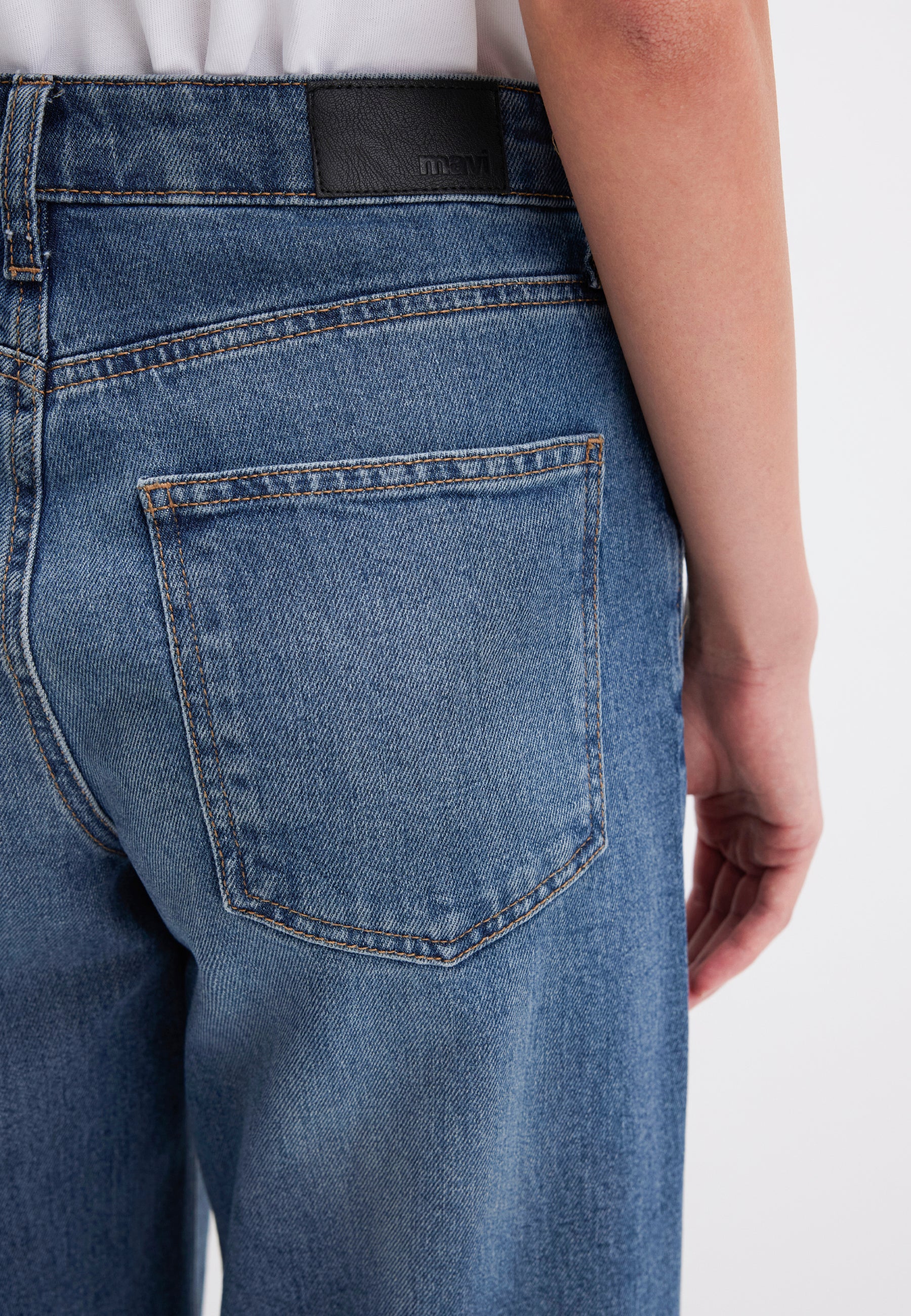 LEILA | High-Rise, Baggy Jeans - Image 7