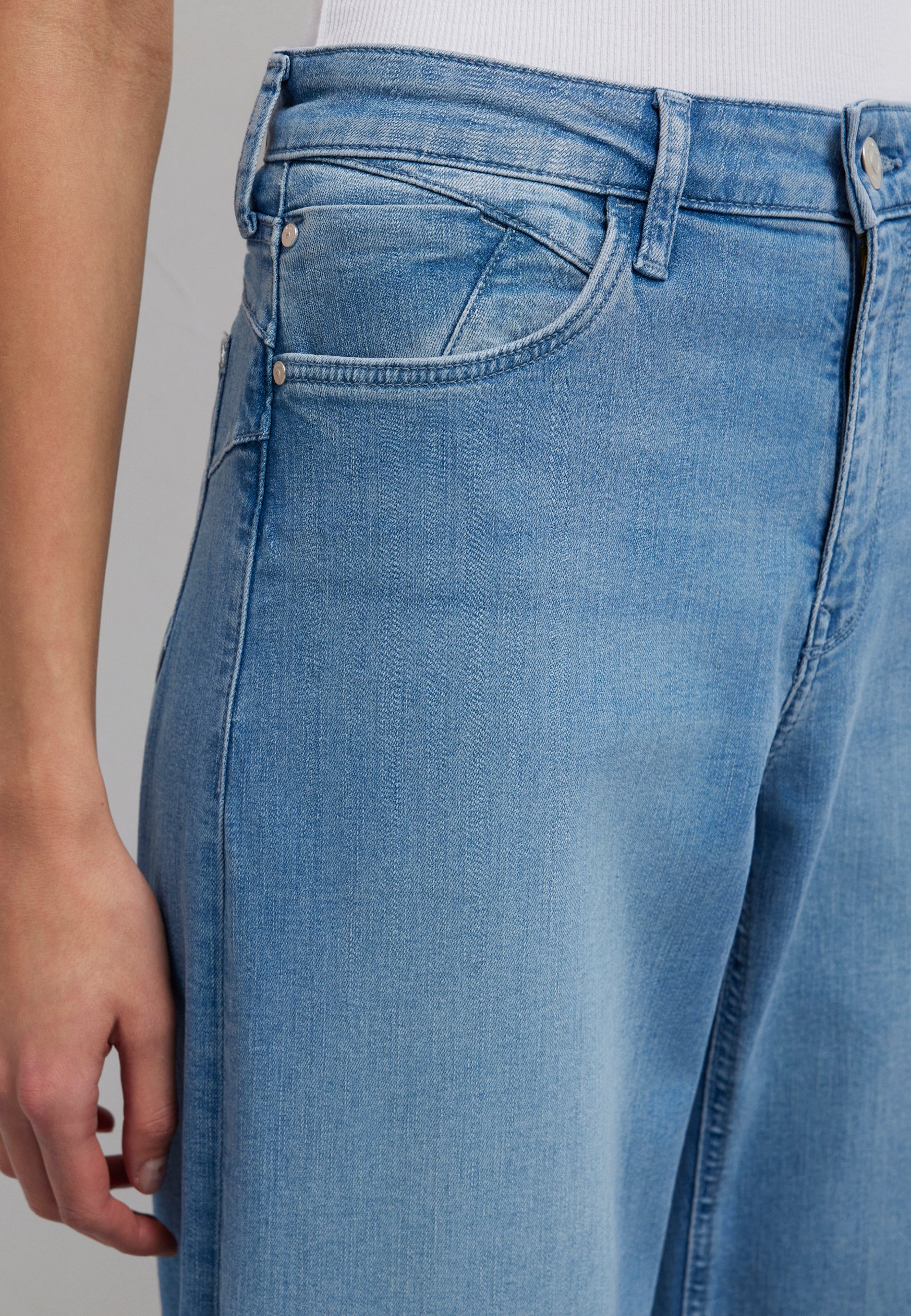 LEILA | High-Rise, Baggy Jeans - Image 6