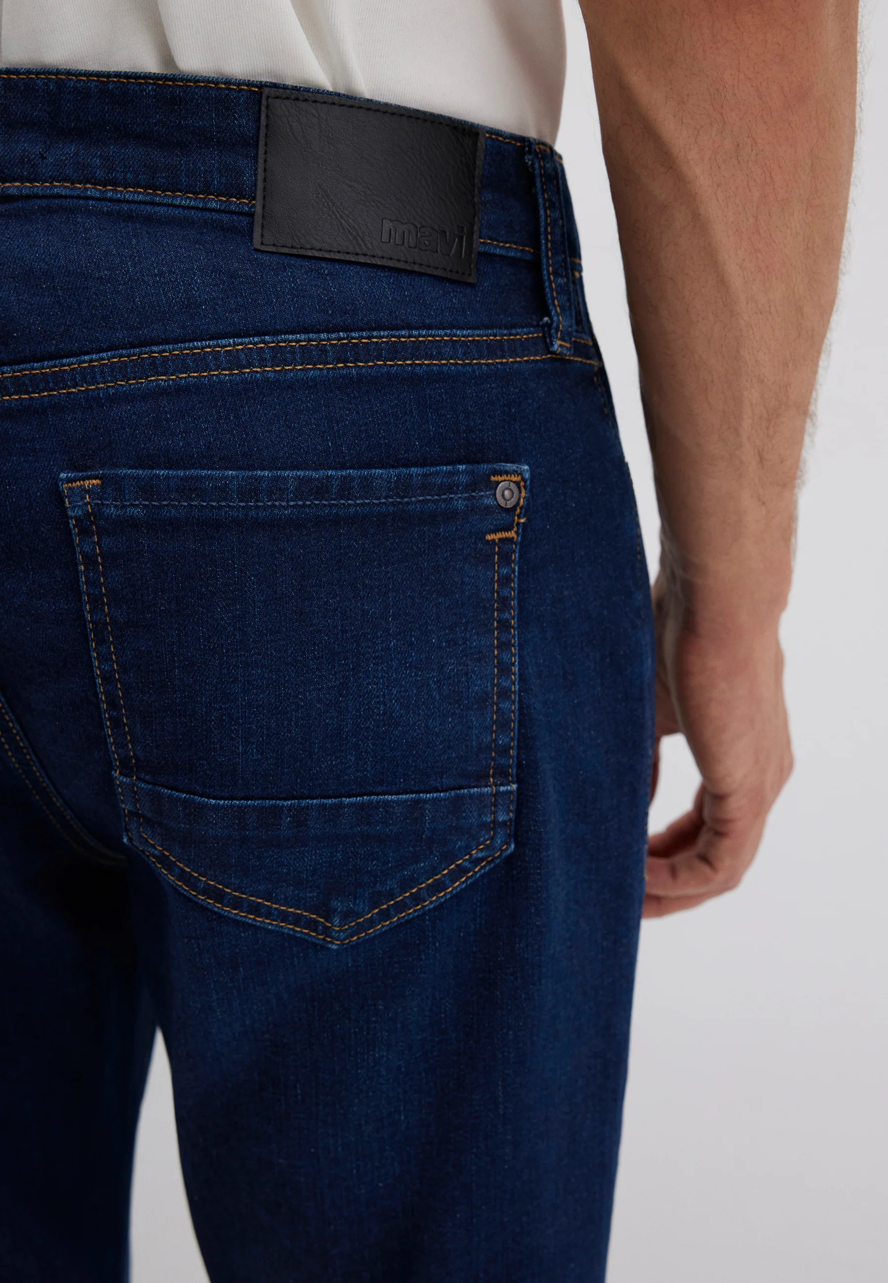 MARCUS | Slim Straight Leg, Zip Fly - Image 7