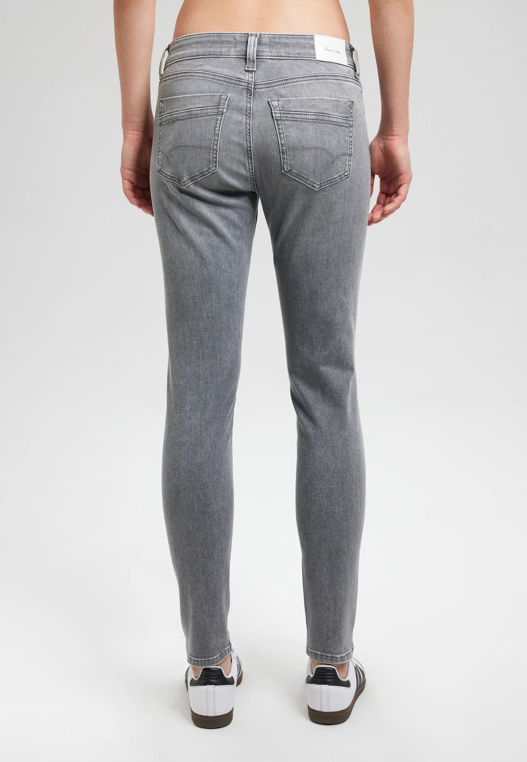 MATILDA | Mid-Rise, Slim Boyfriend - Image 5