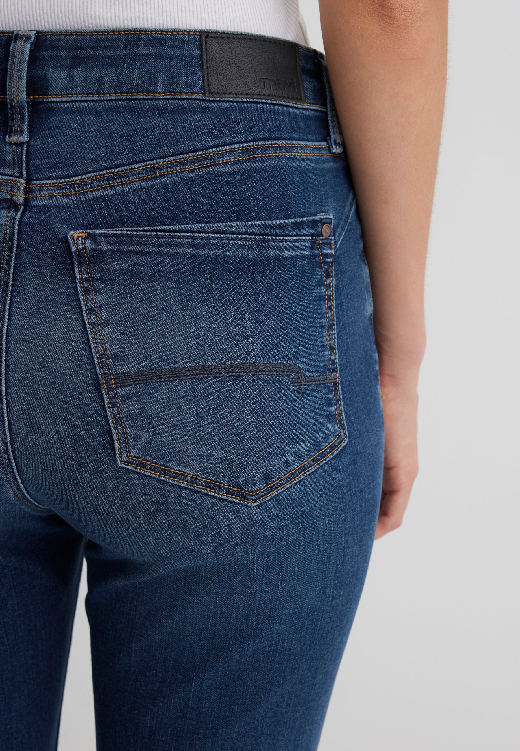 SAMARA | High-Rise, Pedal Pusher Pant - Image 7