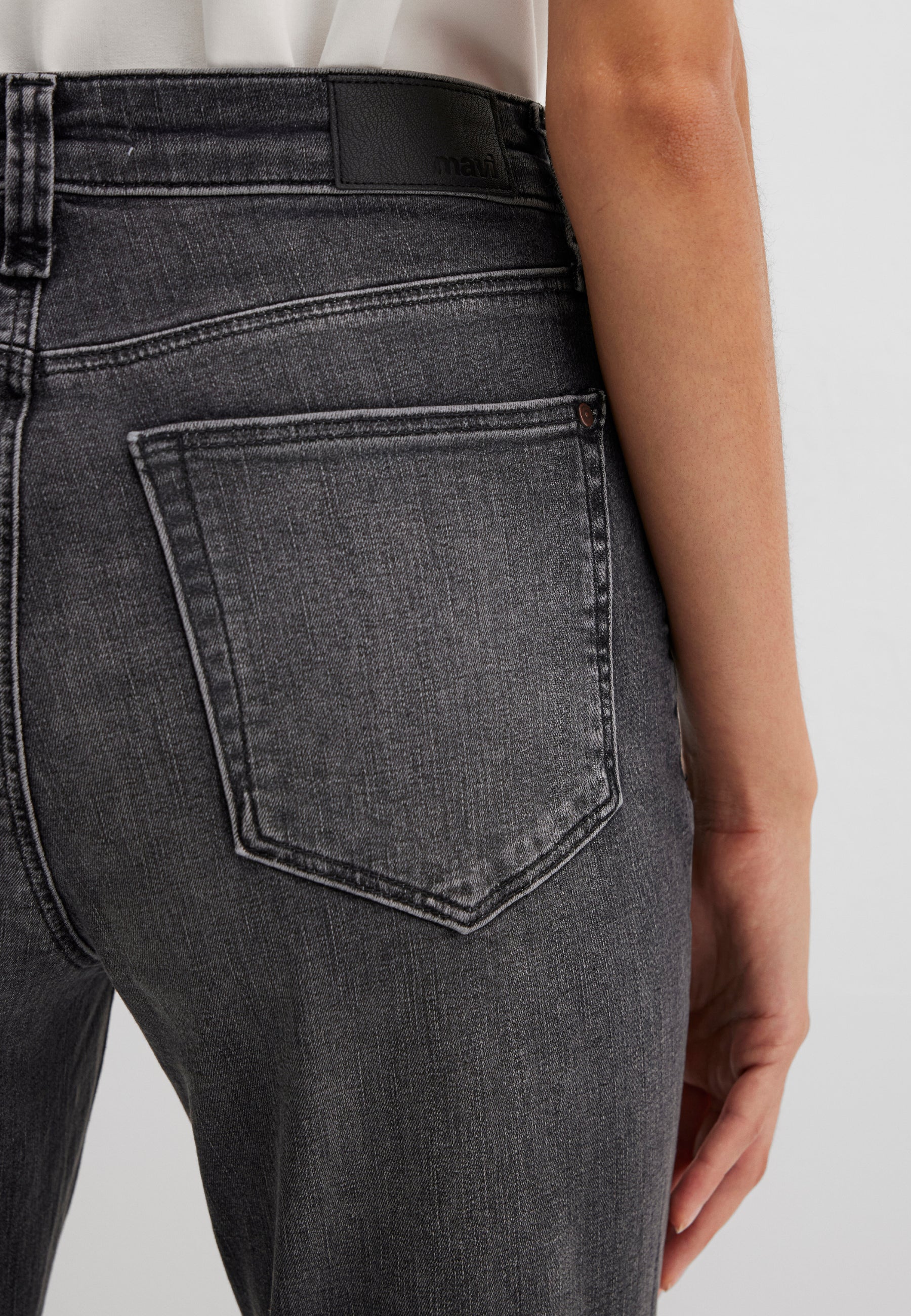 SAMARA | High-Rise, Pedal Pusher Pant - Image 7