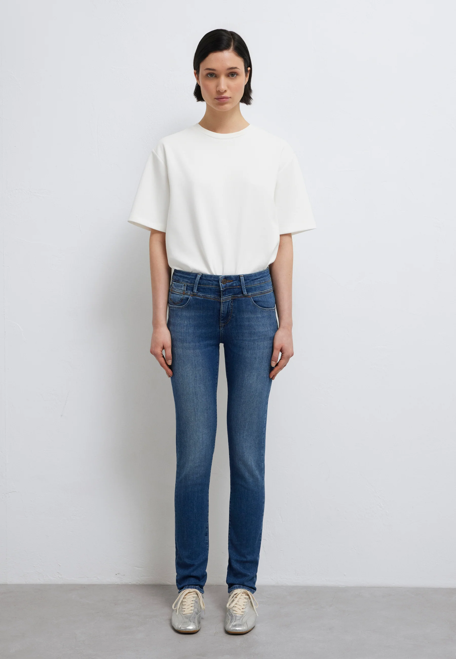 SOPHIE | Mid-Rise, Slim Skinny - Image 4