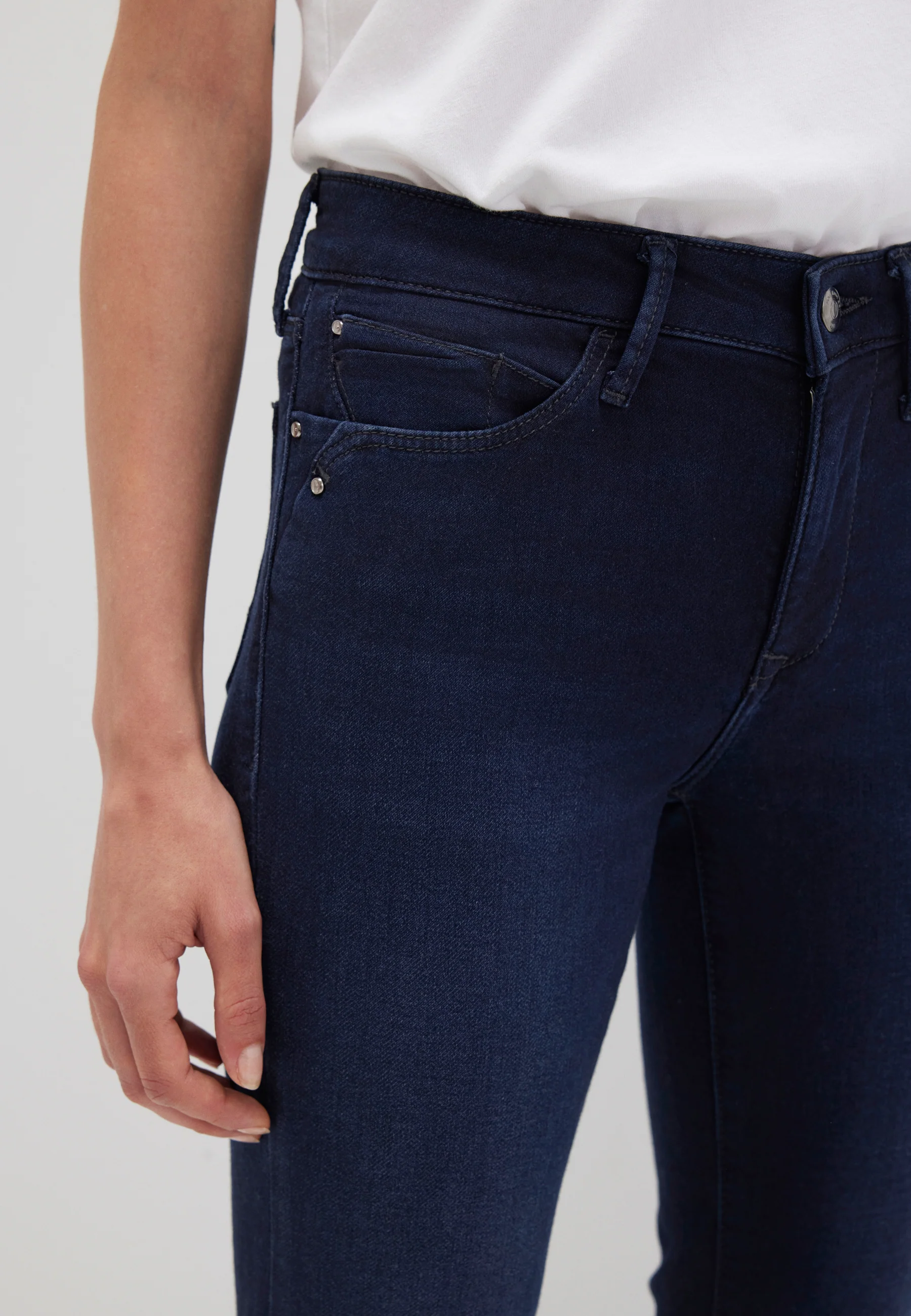 SOPHIE | Mid-Rise, Slim Skinny - Image 6