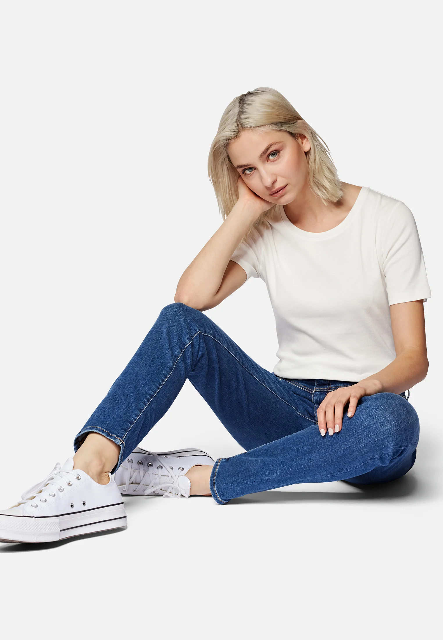 SOPHIE | All Blue Mid-Rise, Slim Skinny - Image 4